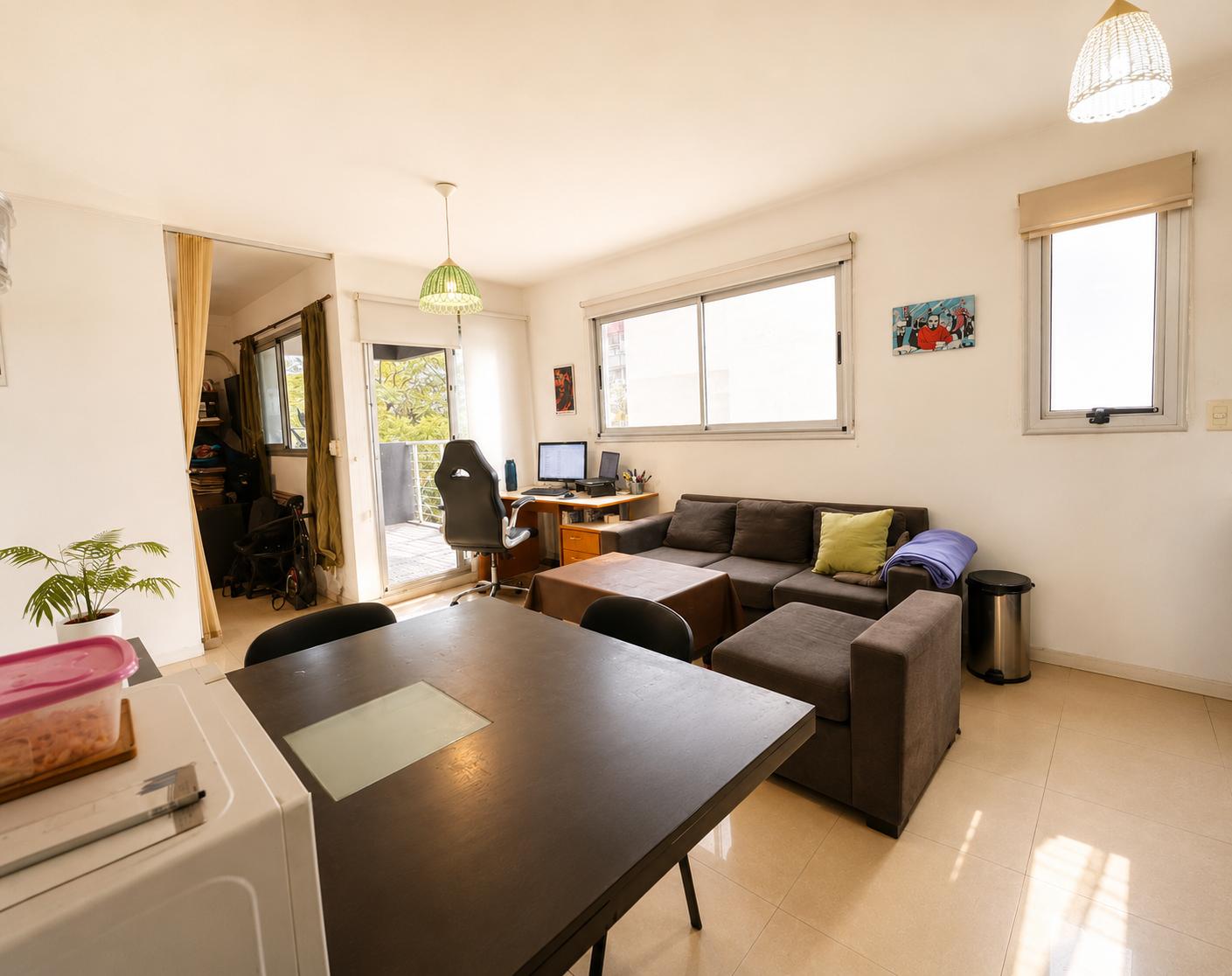 Living comedor con salida al balcon