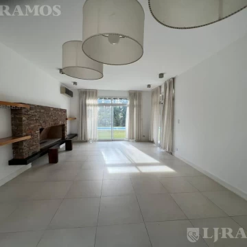 Casa con 3 dormitorios en alquiler en Los Sauces