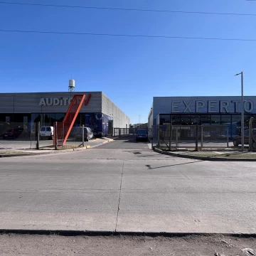 ALQUILER Importante SHOWROOM con DEPÓSITO sobre Circunvalación SUR