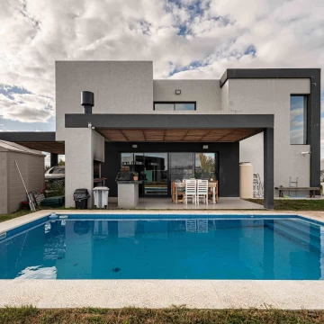 Casa en Venta - B° Loreto, San Sebastián - Lote Escriturado y Piscina