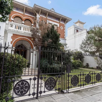 Casa de Categoría en Excelente Estado | Doble Frente | Piscina y Quincho