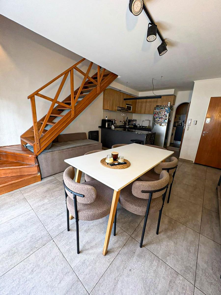 Departamento por escalera de 2 dormitorios en venta - Rosario, Nuestra Señora de Lourdes