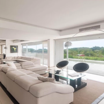 Venta semipiso Playa Brava frente al mar