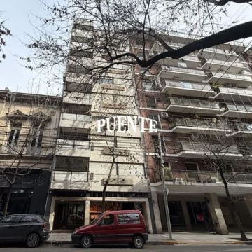 Departamento Lateral entre Larrea y Azcuenaga 