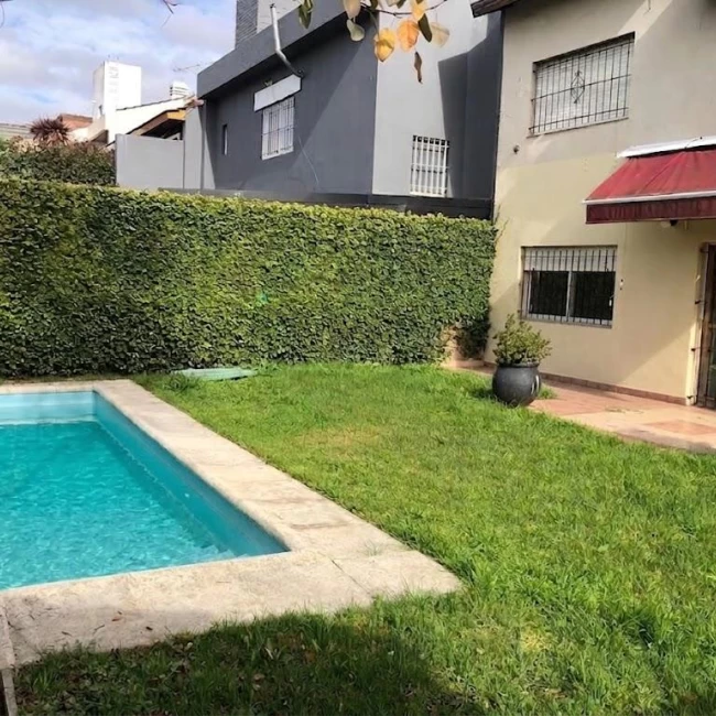 Casa 5 ambientes con pileta
