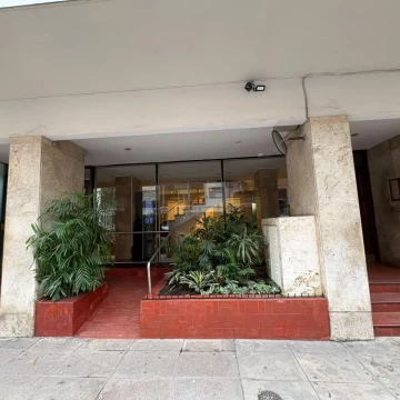 Alquiler Recoleta 3 ambientes baño y toilette con terraza interna