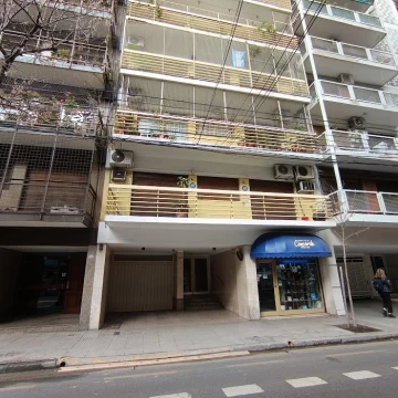 Alquilo Recoleta 3 ambientes baño y toilette con lavadero y terraza interna chica