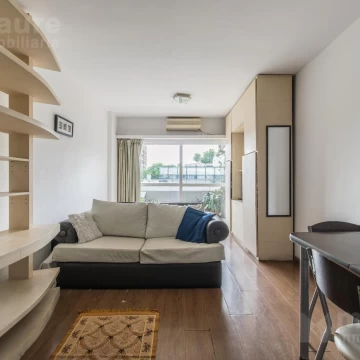Monambiente con balcón luminoso en venta en Las Cañitas