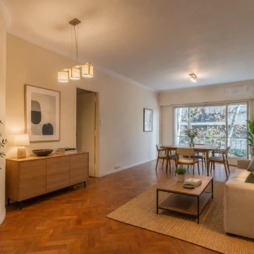 Venta. Semipiso Tres ambientes con dependencia balcón al frente. Belgrano