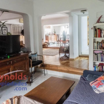 VENTA CASA SUPER COMPLETA EN MARTINEZ