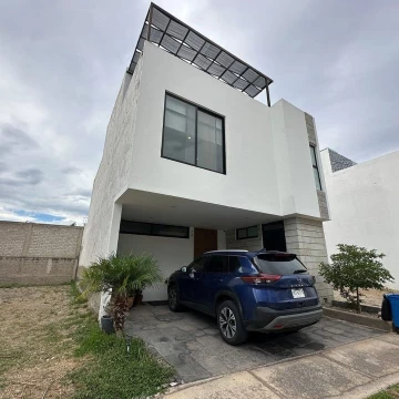 EN VENTA CASA CON ACABADOS PREMIUM EN CAPITAL NORTE