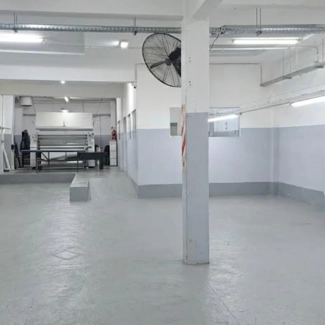DEPÓSITO 790 M² CON SALIDA A DOS CALLES – VILLA MARTELLI