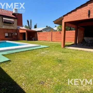 Venta Casa 5 Ambientes Villa Udaondo Cochera Pileta Apta Credito