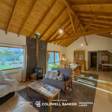 CASA EN VENTA EN SAN MARTIN DE LOS ANDES TODOS LOS SERVICIOS de 130m2 en lote de 785 m2 -