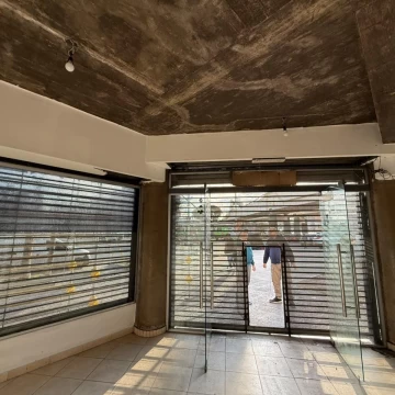 Excelente local en esquina - 69 m2- Avellaneda