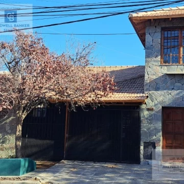 VENTA DE CASA DE 4 DORMITORIOS CON PILETA CLIMATIZADA - APTO CRÉDITO