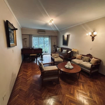 Departamento en Recoleta de 4 Ambientes | Dependencia | Cochera | Frente a Plaza Vicente López