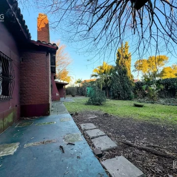 Casa en Venta en Gonnet con ingreso por calle 18 y Cno. Gral. Belgrano