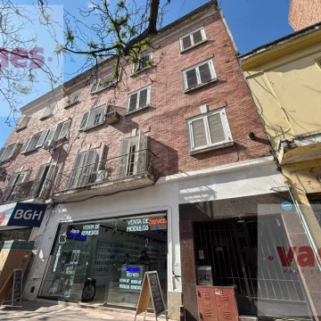 ALQUILER – Departamento de 2 dormitorios en el Centro, excelente ubicación sobre Rivera Indarte
