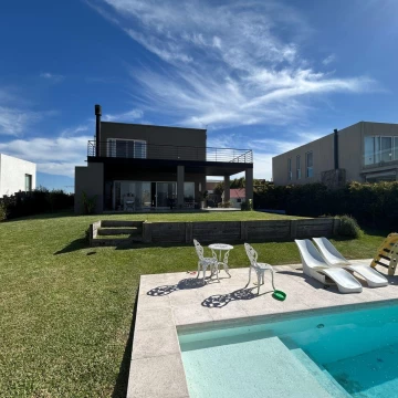 Casa en Venta a la Laguna en El Naudir - Aguas Privadas