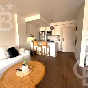 Monoambiente reciclado en la mejor zona de Palermo Hollywood con pallier privado. Al frente