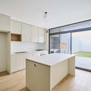 Venta dúplex a estrenar 4 ambientes con jardín, parrilla y cochera en Olivos