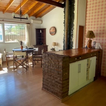 Casa Venta en Casa en venta, 3 dormitorios, pileta, en amplio lote del Barrio Pellegrini III 100