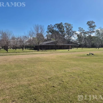 VENTA. EXCLUSIVO CLUB DE POLO. EXCELENTE ACCESO.  A 900 metros de la Ruta 28 (Km 5).