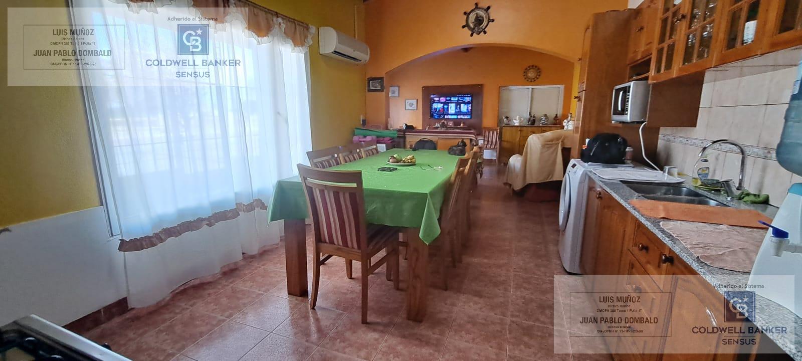 Casa en venta en Centenario con un departamento y local comercial - Principal