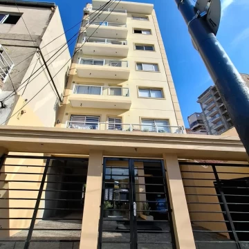 Alquiler depto 3amb luminoso con balcón al frente Lanus Este