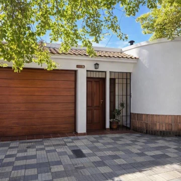 Venta Casa en Villa Cabrera 4 Dormitorios