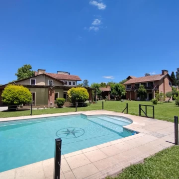 Venta. 2 Casas Sobre Lote De 1.900 M2. Quincho Y Pileta. El Remanso, Exaltacion de la Cruz