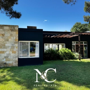 Casa en Venta en Costa Esmeralda Con Gas natural Deportiva