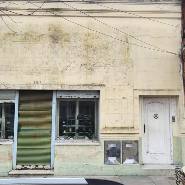 VENTA DE CASA CON LOCAL AL FRENTE EN SARANDI PARTIDO DE AVELLANEDA