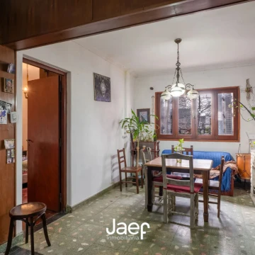 Casa planta alta con patio y gran terraza