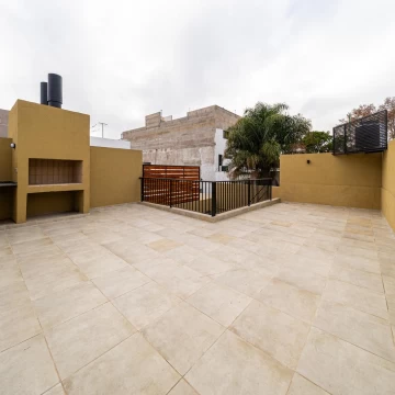 Casa en venta dos dormitorios con patio y parrilla.