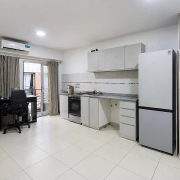 Depto 2 ambientes con balcón, cochera y amenities