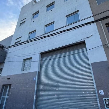 Galpón con oficinas comerciales 