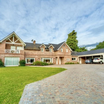 Venta Club de Campo Los Pingüinos con Vista Abierta al Polo