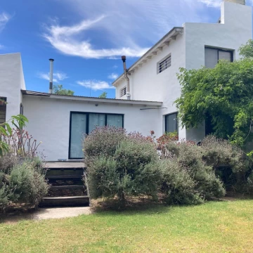 Casa y 2 Departamentos en bloque Claromecó Tres Arroyos Ideal renta