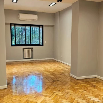 Alquiler departamento 3 ambientes en Belgrano con patio