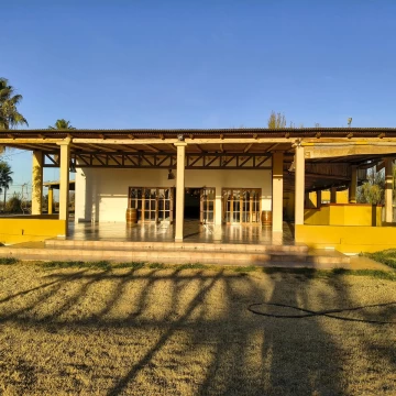 VENTA SALON MULTIESPACIO CON DEPARTAMENTOS EN FRAY LUIS BELTRAN MAIPU MENDOZA