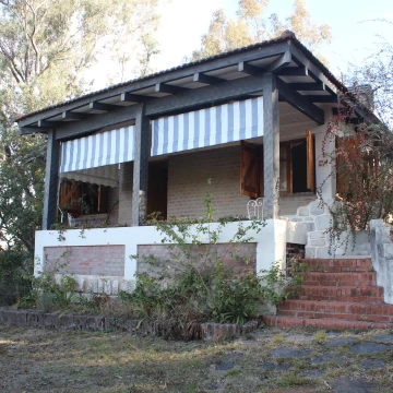 Venta TANTI Tres viviendas independientes sobre 2440 m2