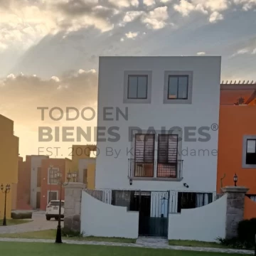 CASA EN VENTA EN CLUB DE GOLF ZIRÁNDARO, SAN MIGUEL DE ALLENDE