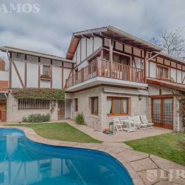 IMPECABLE CASA ESTILO INGLES EN EL EXCLUSIVO BARRIO PARQUE AGUIRRE
