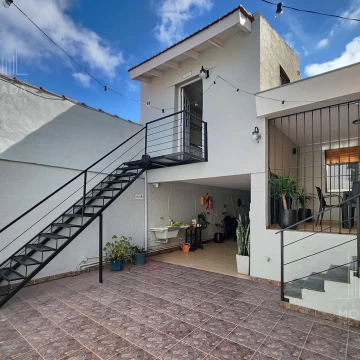 VENTA Casa 3 Ambientes más 3 Departamentos IDEAL INVERSION o PROPIEDAD MULTIFAMILIAR en TIGRE