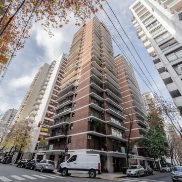 Venta Departamento Barrancas de Belgrano piso alto torre 5 ambientes cochera baulera