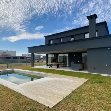 Casa en Alquiler Amoblada y Equipada - Riberas, Puertos del Lago