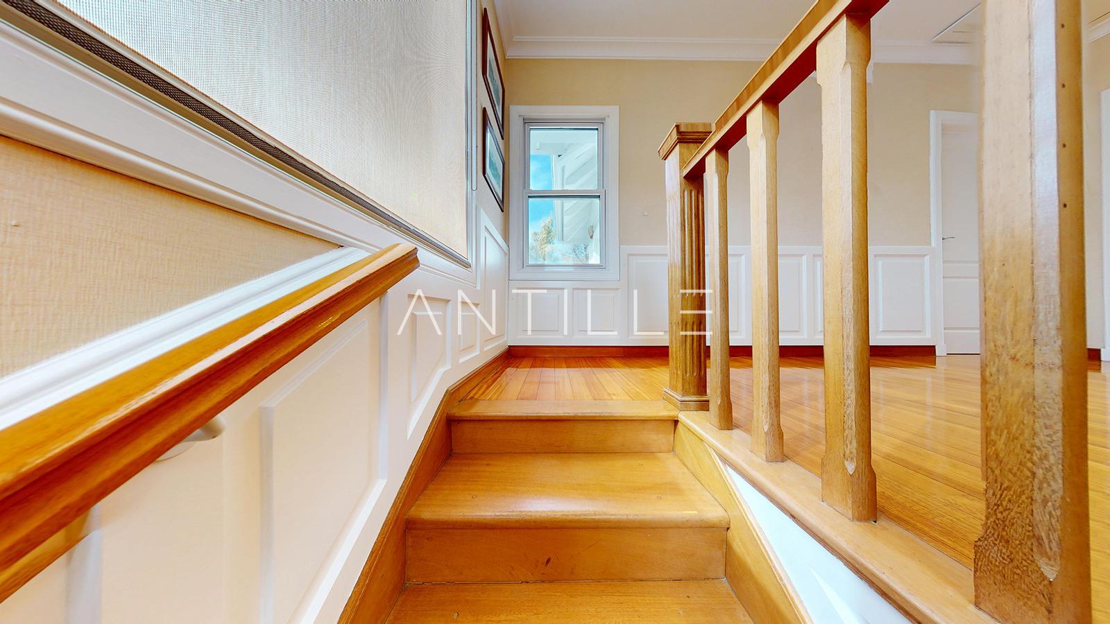 ESCALERA CASA EN ABRIL CLUB DE CAMPO, HUDSON