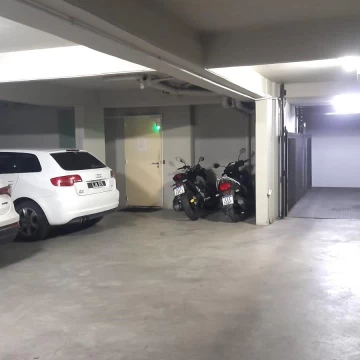 Venta -  Cochera en barrio Martin - primer piso / Ascensor